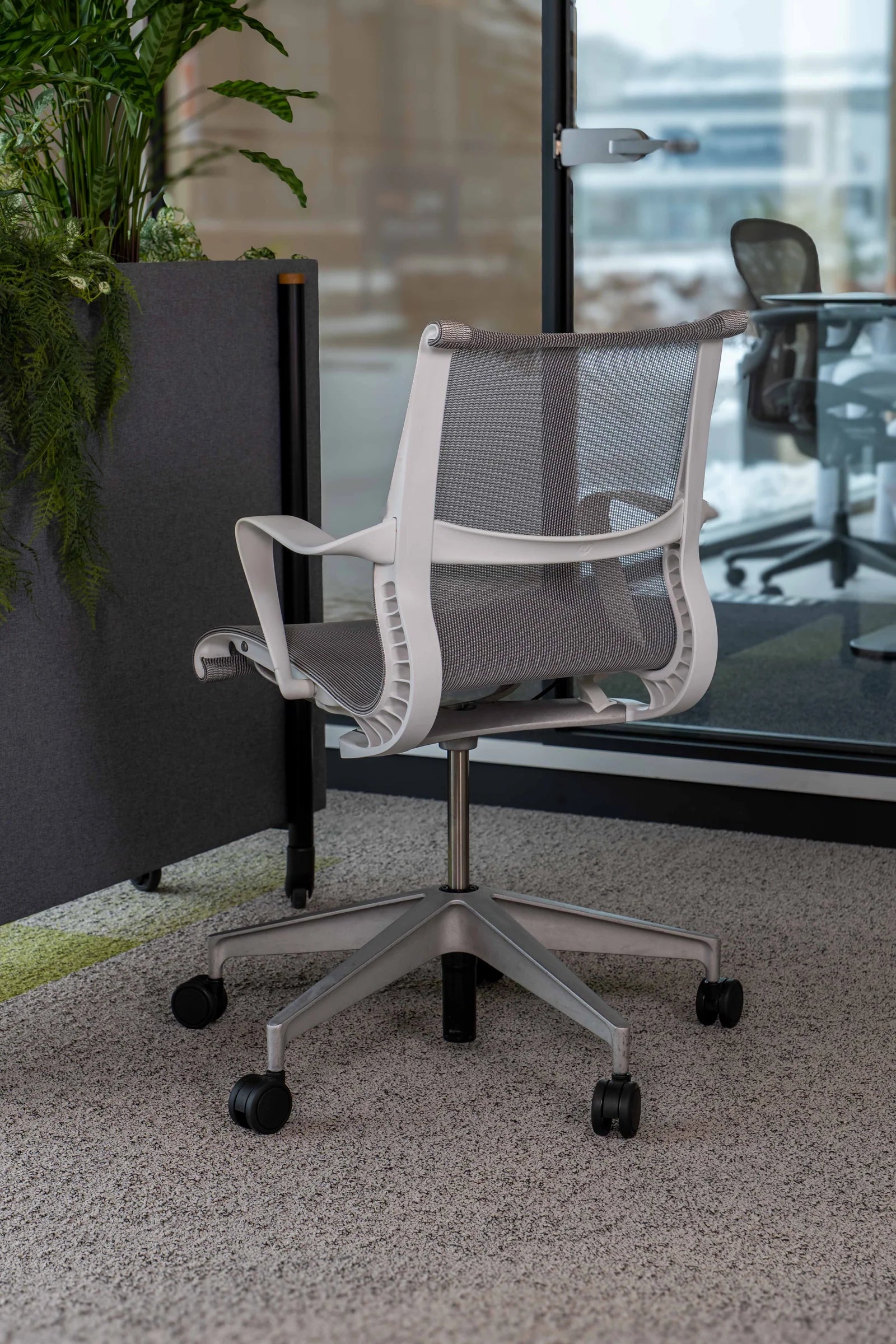 Refurbished Herman Miller Setu Alpine white