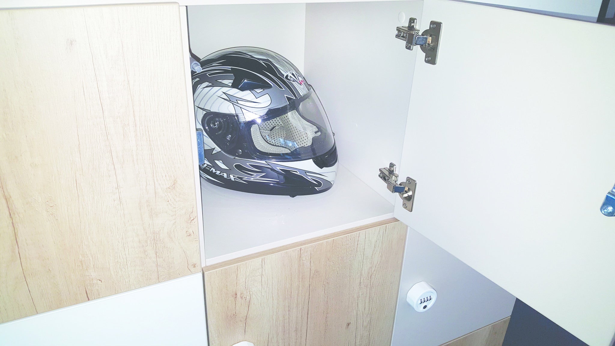 Eko Equipped locker met garderobe vak