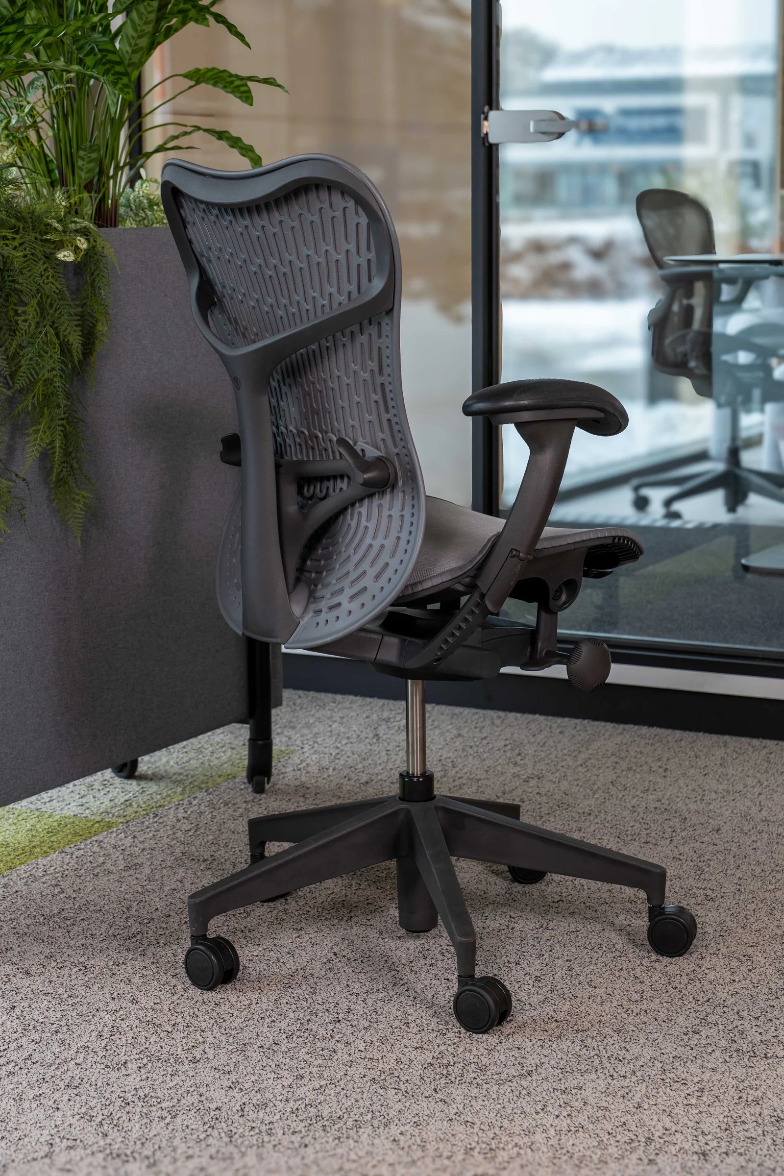 Herman Miller Mirra 2 Graphite Butterfly Refurbished (Full Options)