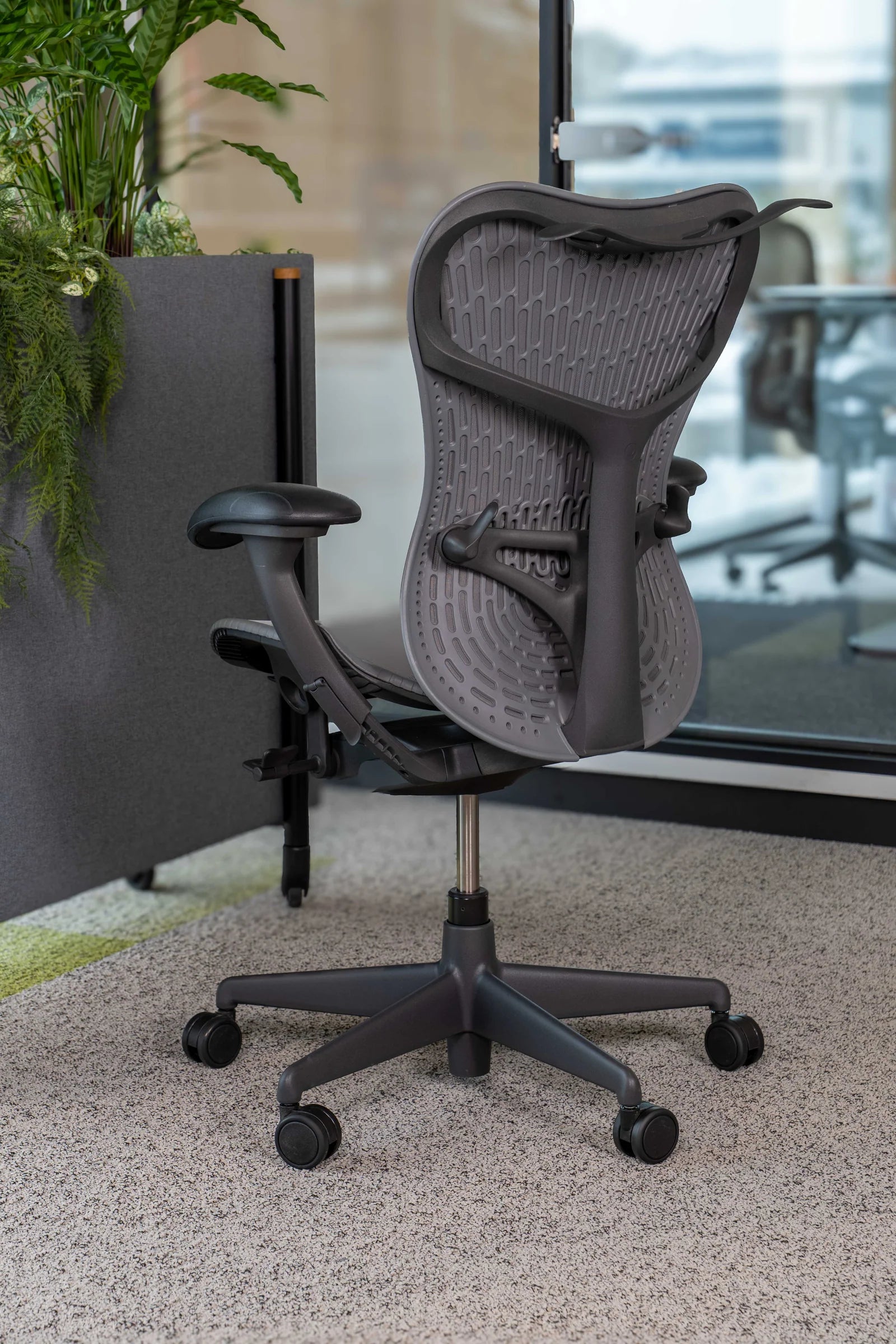 Herman Miller Mirra 2 Graphite Butterfly Refurbished (Full Options)