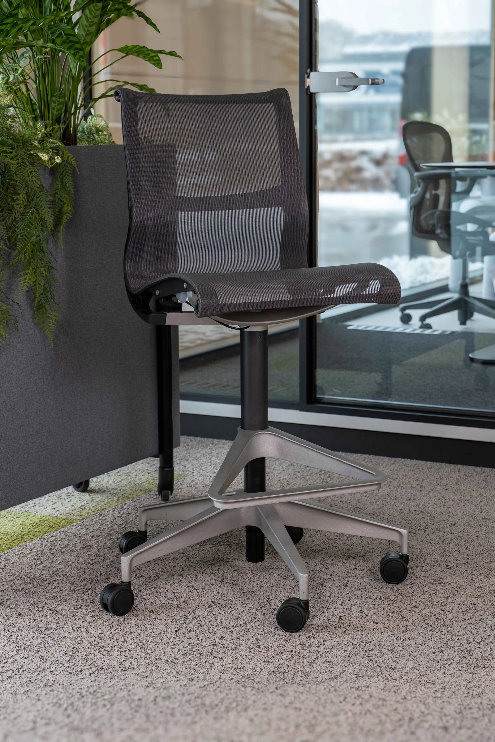 Refurbished Herman Miller Setu Kruk Graphite